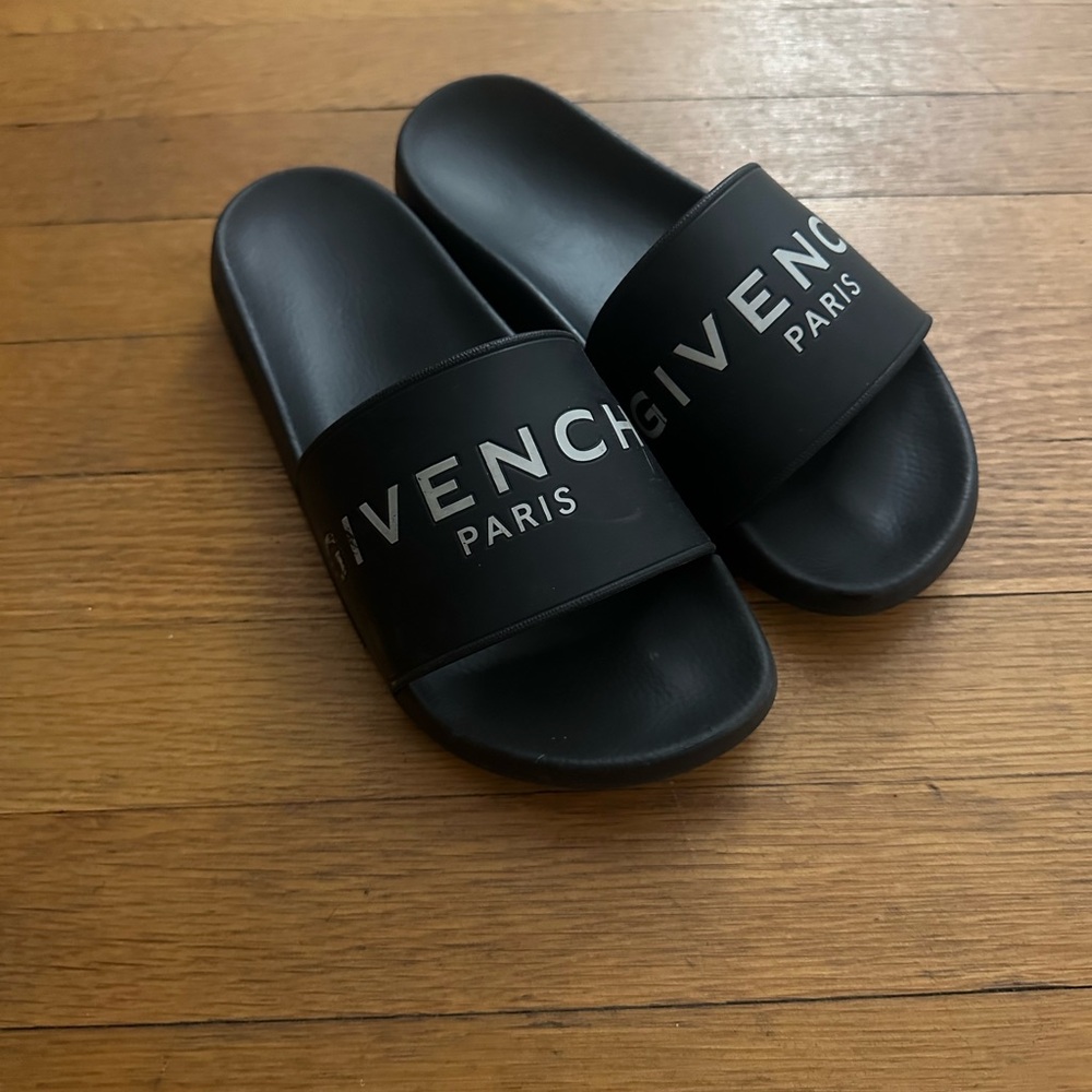 GIVENCHY SLIDES